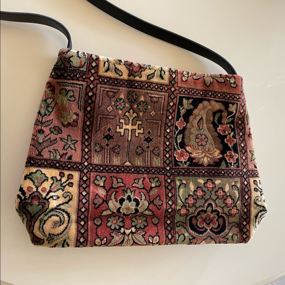 MENA New York Purse - Picture 4 of 4